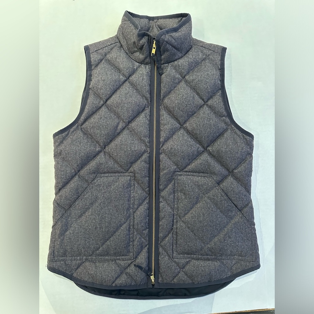 JCREW Factory Quilted Gray Women’s Vest Size Small in excellent condition.